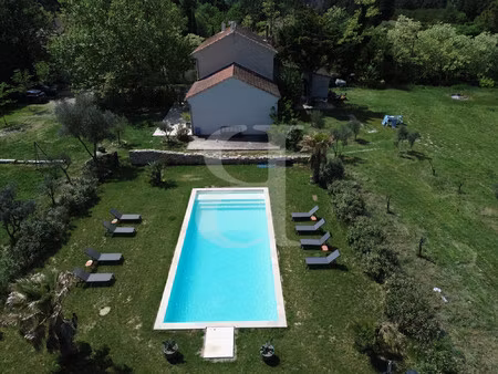 mas bourgeois à proximité immédiate de l'isle sur la sorgue 