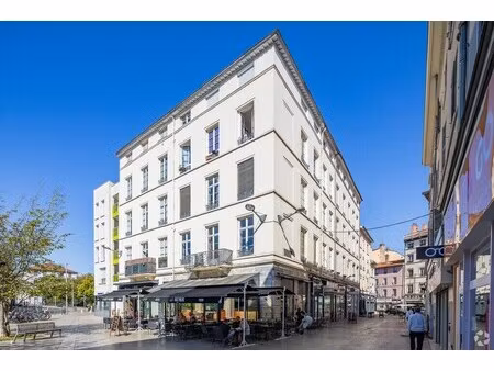 location commerce 28 m²