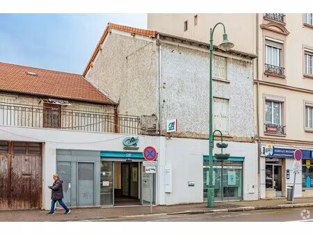 location commerce 213 m²