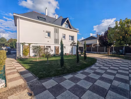 propriété au coeur d'une petite cité de caractère