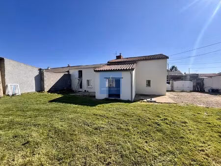 antoigné (49260)  maison de plain-pied 2ch jardin et dependances (96 500€)