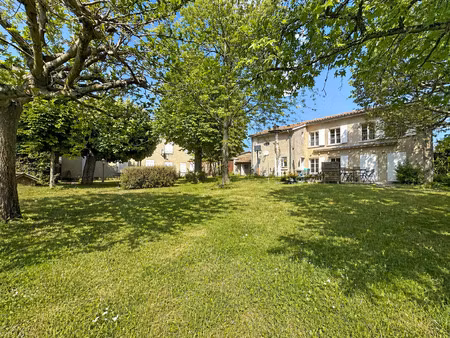 chaponost propriété avec deux habitations sur 5 000 m2 de