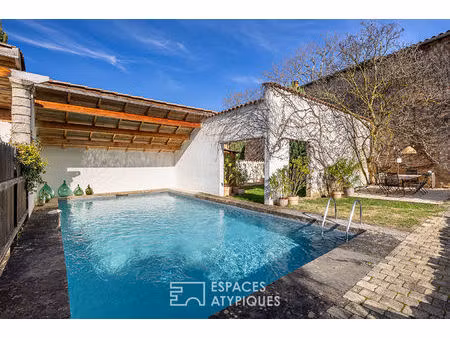 maison ancienne avec jardin et piscine