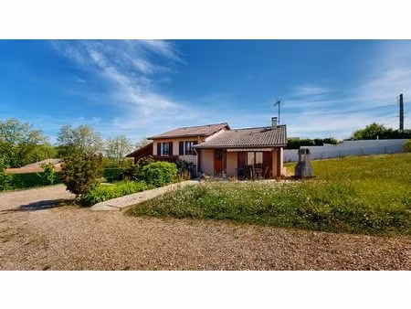 maison familiale t4 avec jardin paysagé  grand garage et potent