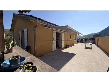 vila avec sous sol complet et vue dégagée