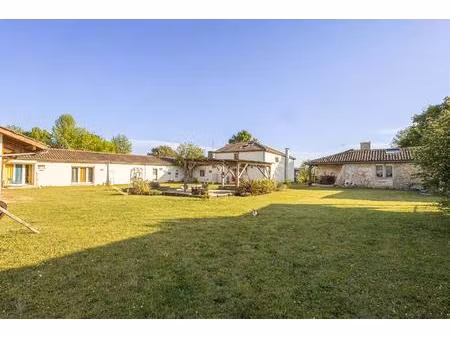 gîte & chambres d'hôtes : domaine de caractère en pleine nature