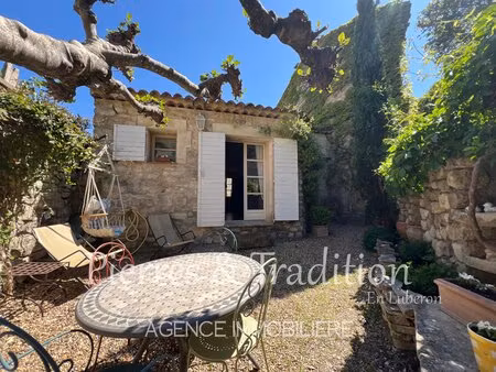 reillanne  jolie maison de village avec cour proche commerces