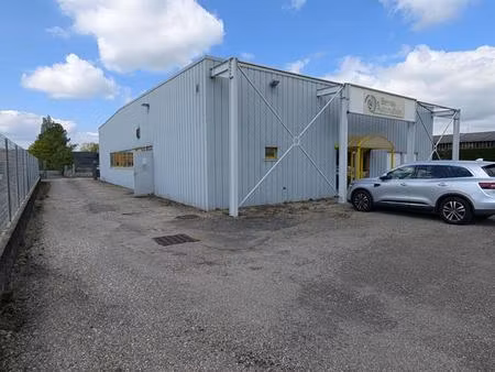 saint andre de corcy : local de 388 m² sur terrain de 2422 m²