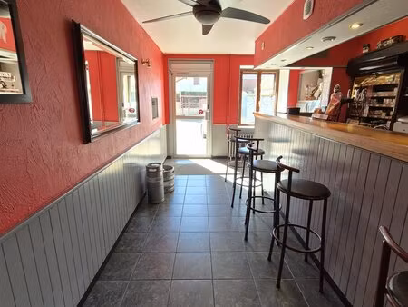 immeuble avec café/épicerie et habitation