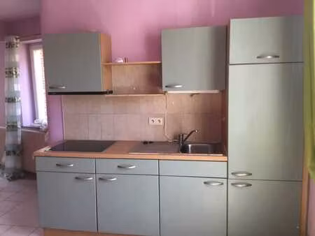 bouge:grand studio situé au rez entoure d'un jardin