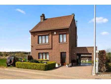 maison individuelle avec 3 chambres et beaucoup d'espace de
