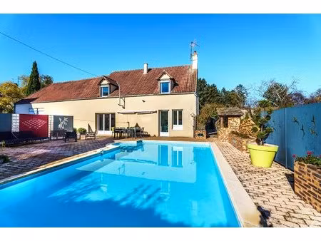 maison confortable de 165 m2 habitables dont 1 dépendance de 61 m2 à rénover : 2 pièces de