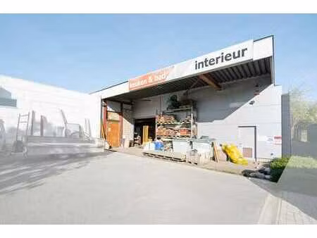 entrepôt avec bureaux à halle