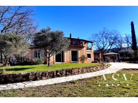 maison de luxe à louer à trets