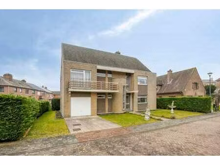 grande maison unifamiliale avec potentiel kangourou