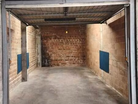 garage box fermé - a louer