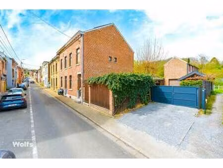 spacieuse maison d'habitation avec garage et jardin !