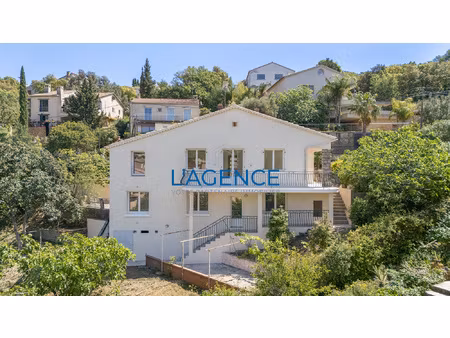 villa individuelle de 119 m2 entièrement rénovée en fond d'i