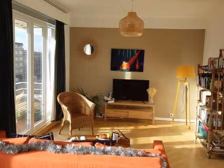 appartement meublé 2 chambres avec balcon à etterbeek