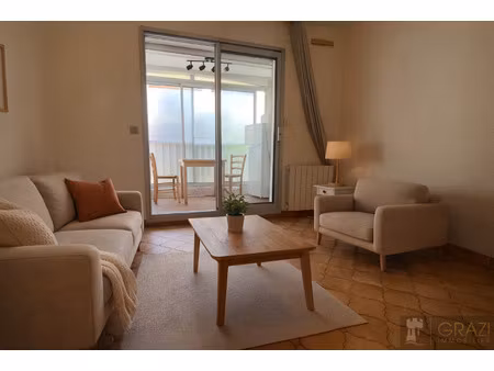 idéalement situé en plein centre-ville  ce t1 bis est parfa