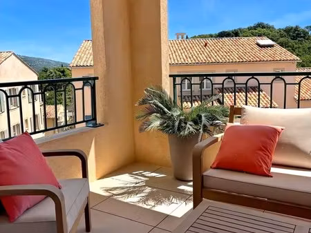 rare au coeur du village de grimaud - appartement 4 pièces