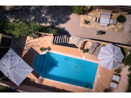 trans en provence villa traditionnelle avec piscine et vue d