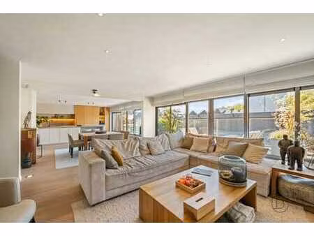 penthouse exclusif avec 3 chambres et 2 salles de bains