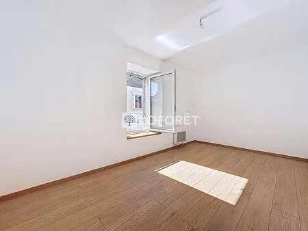 location maison à nueil-les-aubiers (79250) : à louer / 54m² nueil-les-aubiers