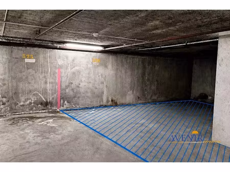 location parking 27 m² à marseille 6ème (13006)  200 €