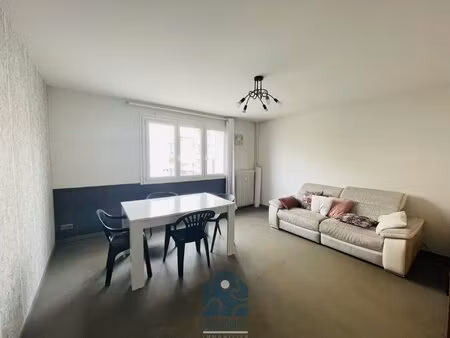 appartement 4 pièces avec cave et stationnement