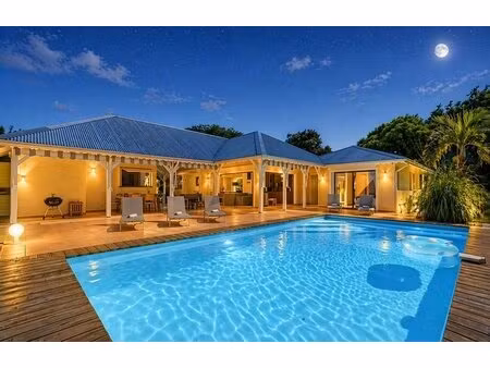 magnifique domaine sur plus de 4000 m² de terrain avec piscine