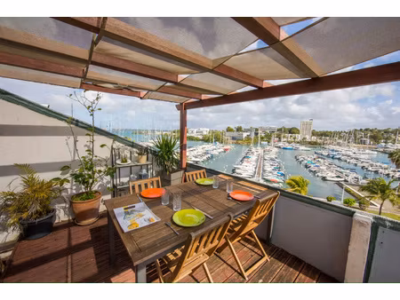 à vendre grand appartement meublé t3 avec vue mer box et cit