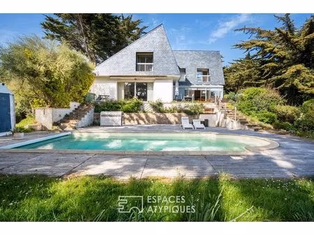 maison d'architecte vue mer avec piscine et jardin de pins à vendre au pouliguen