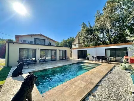 maison de standing avec piscine et pool house