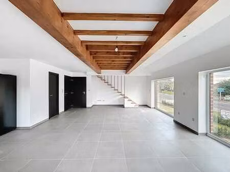 spacieux duplex remis a neuf