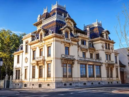 emplacement exceptionnel : grand type 3 avec grand balcon !!! à monplaisir lumiere !!!