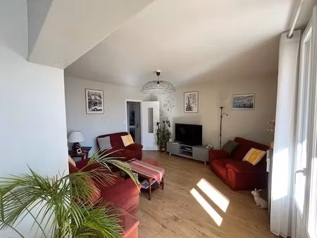 grand t4 au 1er étage d'une résidence