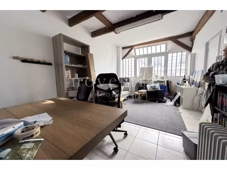 local commercial murs et fond de 173 24 m²