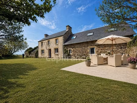 corps de ferme 110 m² avec dépendances et hangar sur 4000 m² kernilis (29)