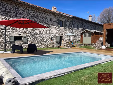 bâtisse en pierre d'époque à découvrir