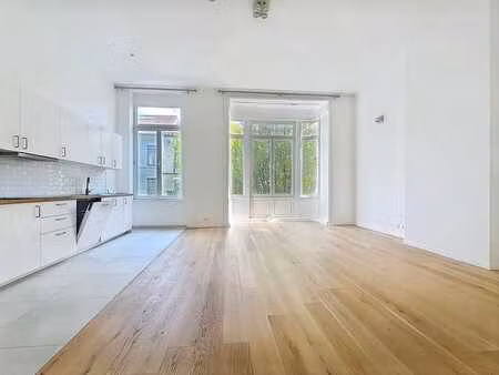 quartier européen - appartement 1 chambre + terrasse