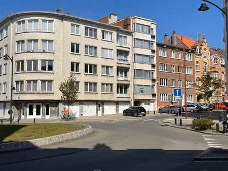 appartement 2 ch. lumineux forest  avenue des armures