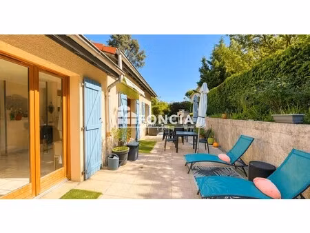 maison de luxe à vendre à curis-au-mont-d'or