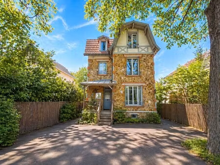 maison de luxe à vendre dans le quartier merlettes