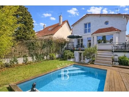 maison de luxe à vendre dans le quartier plateau-mont valérien