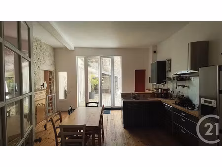 vente appartement 6 pièces 157 m² à saintes (17100)  286 000 €