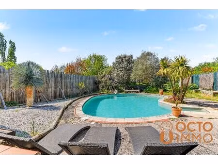 maison de caractère sur grand jardin avec piscine en centre vil