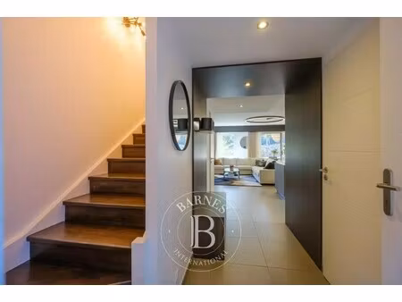 villa de luxe à vendre dans le quartier les bouteillers