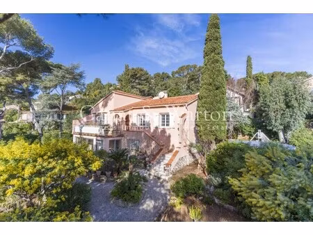 villa de luxe à vendre dans le quartier coste chaude-mauveou