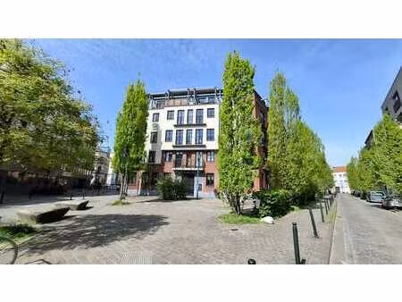 lumineux avec vue dégagée dans la zone du canal